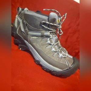 Keen targhee II waterproof mid women's hiking boots size 8!